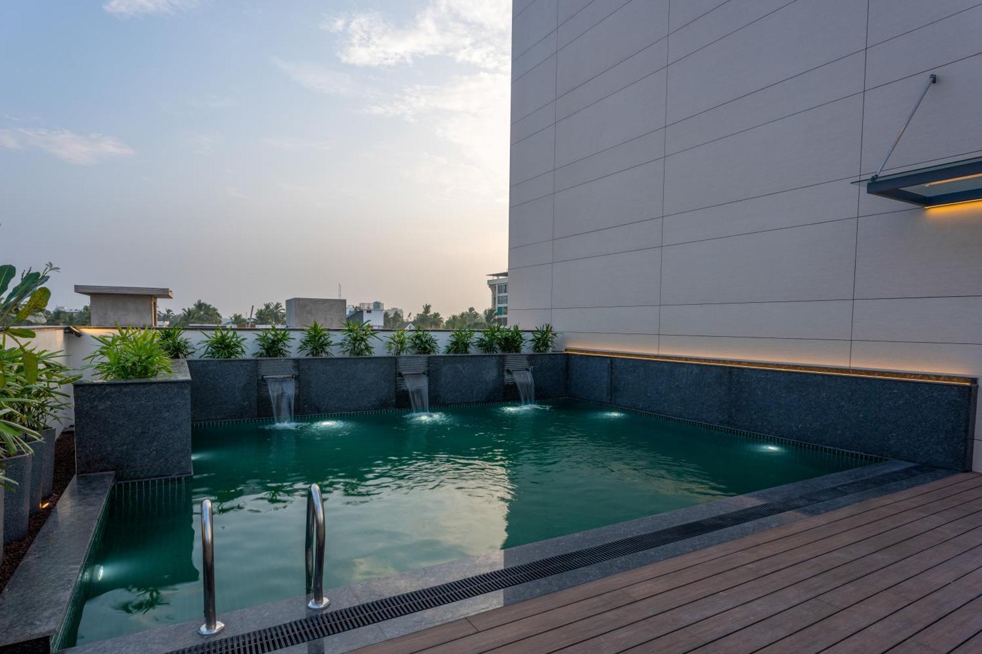Park Inn & Suites By Radisson Thrissur East Fort ภายนอก รูปภาพ