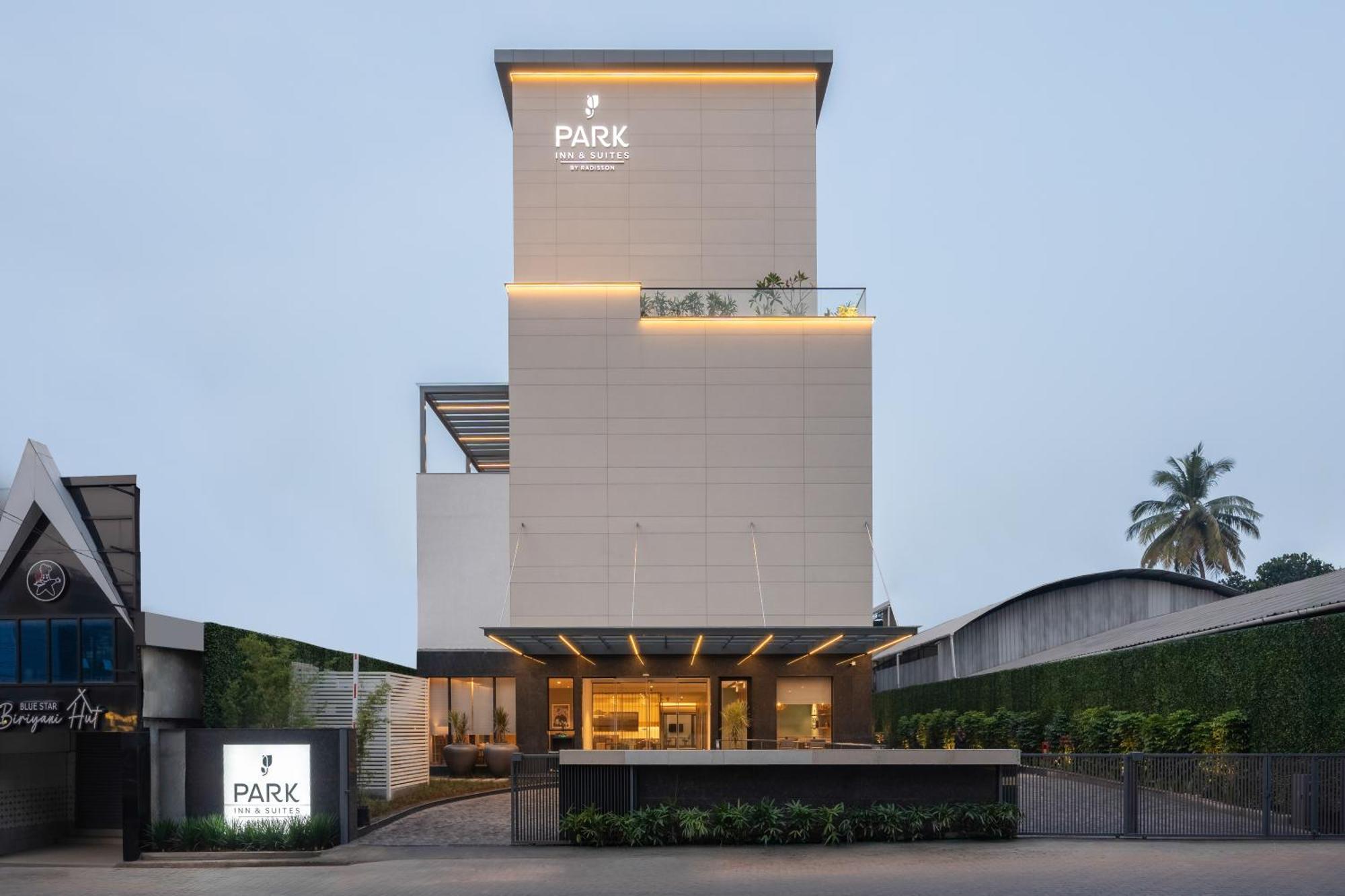 Park Inn & Suites By Radisson Thrissur East Fort ภายนอก รูปภาพ
