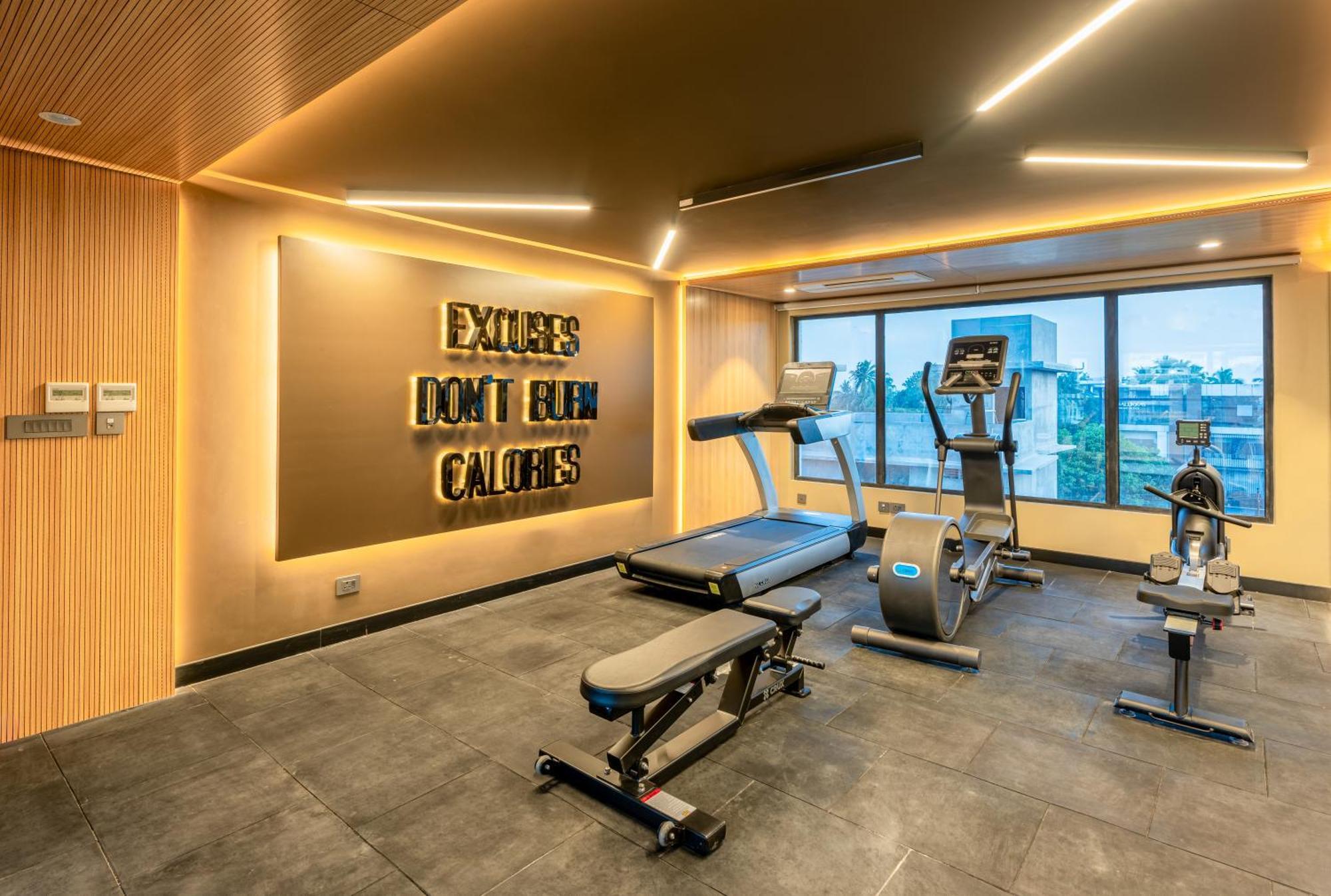 Park Inn & Suites By Radisson Thrissur East Fort ภายนอก รูปภาพ