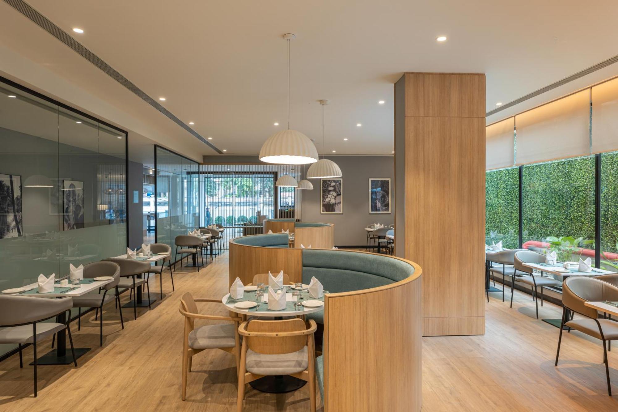 Park Inn & Suites By Radisson Thrissur East Fort ภายนอก รูปภาพ