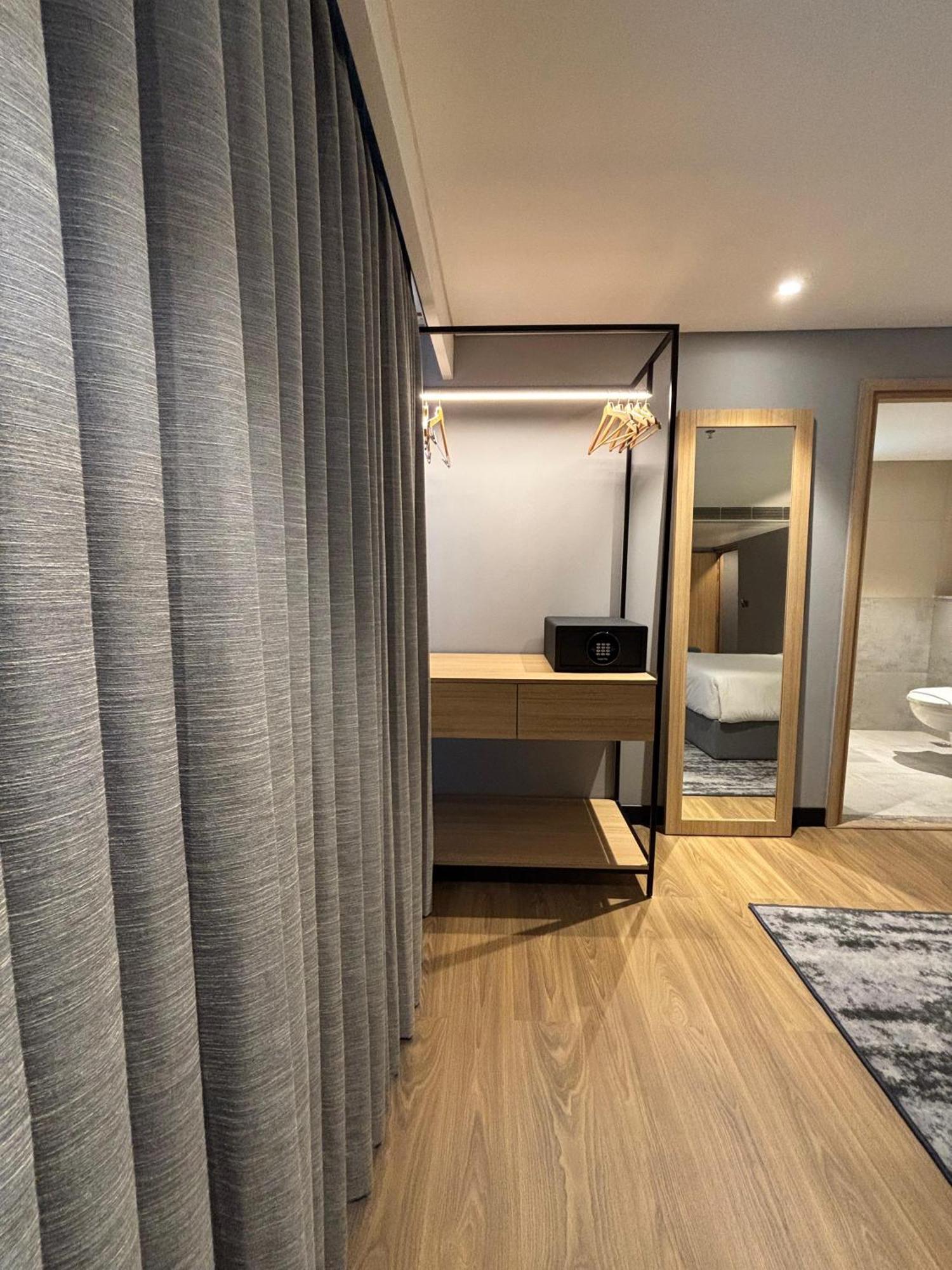 Park Inn & Suites By Radisson Thrissur East Fort ภายนอก รูปภาพ