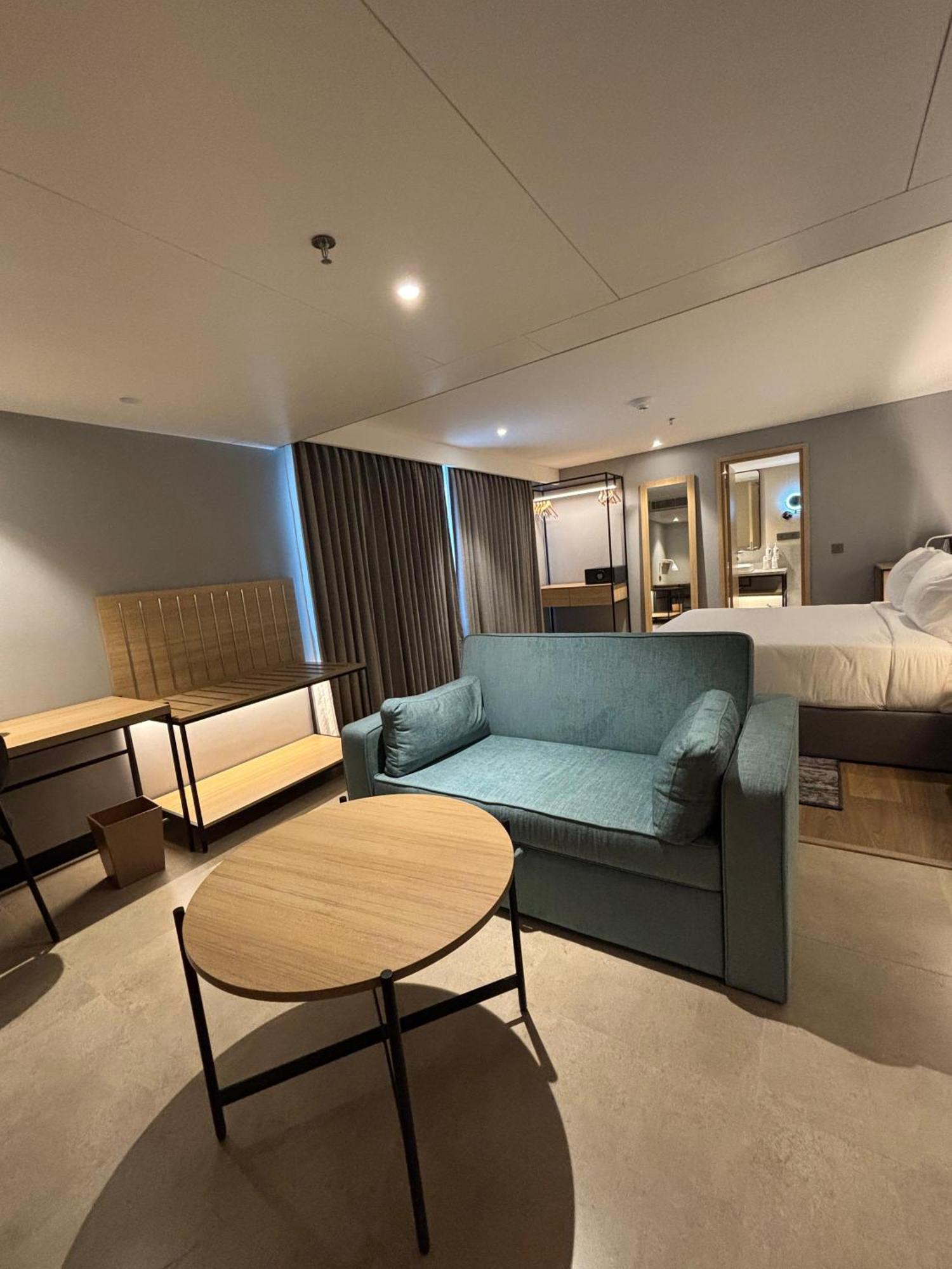 Park Inn & Suites By Radisson Thrissur East Fort ภายนอก รูปภาพ