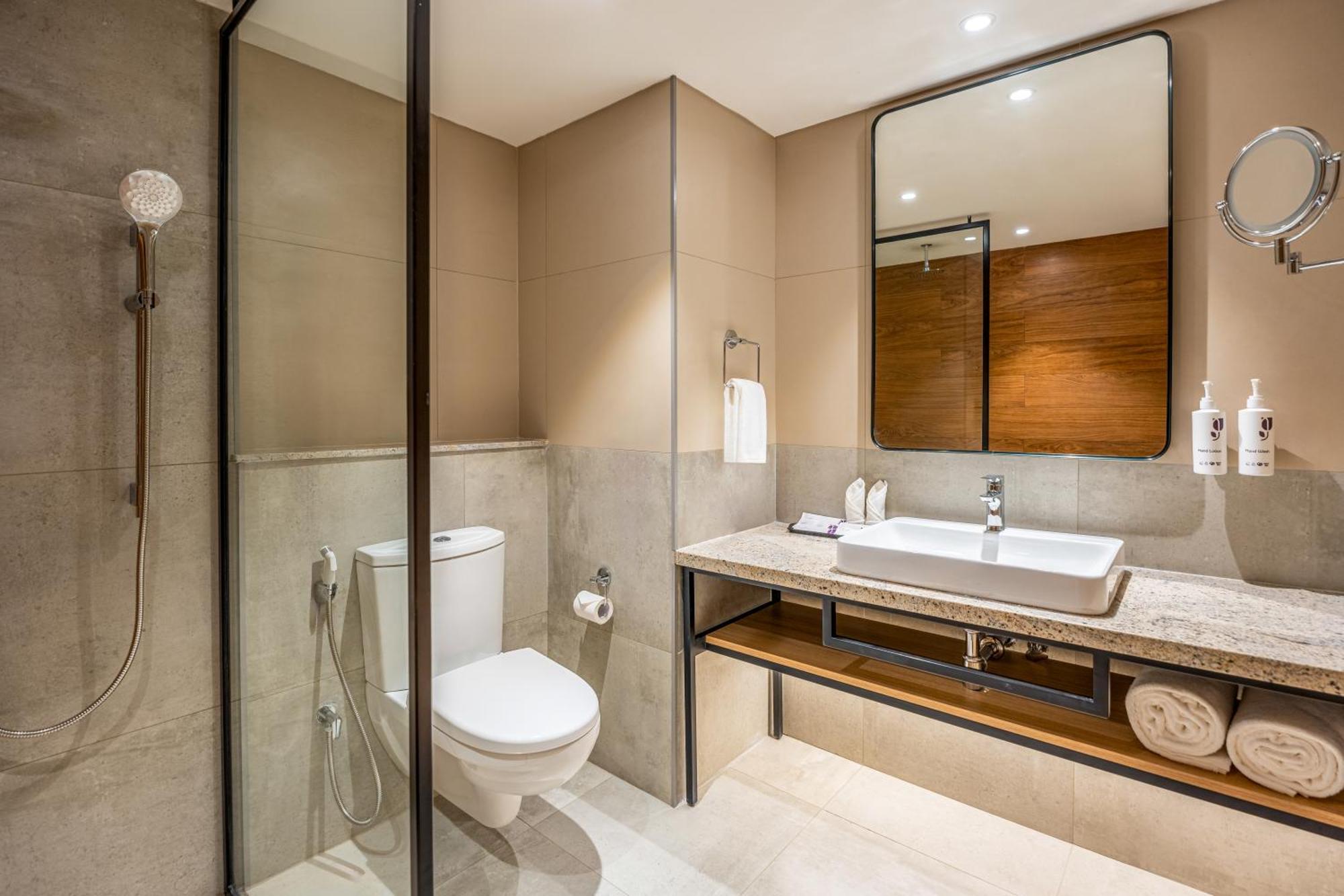 Park Inn & Suites By Radisson Thrissur East Fort ภายนอก รูปภาพ