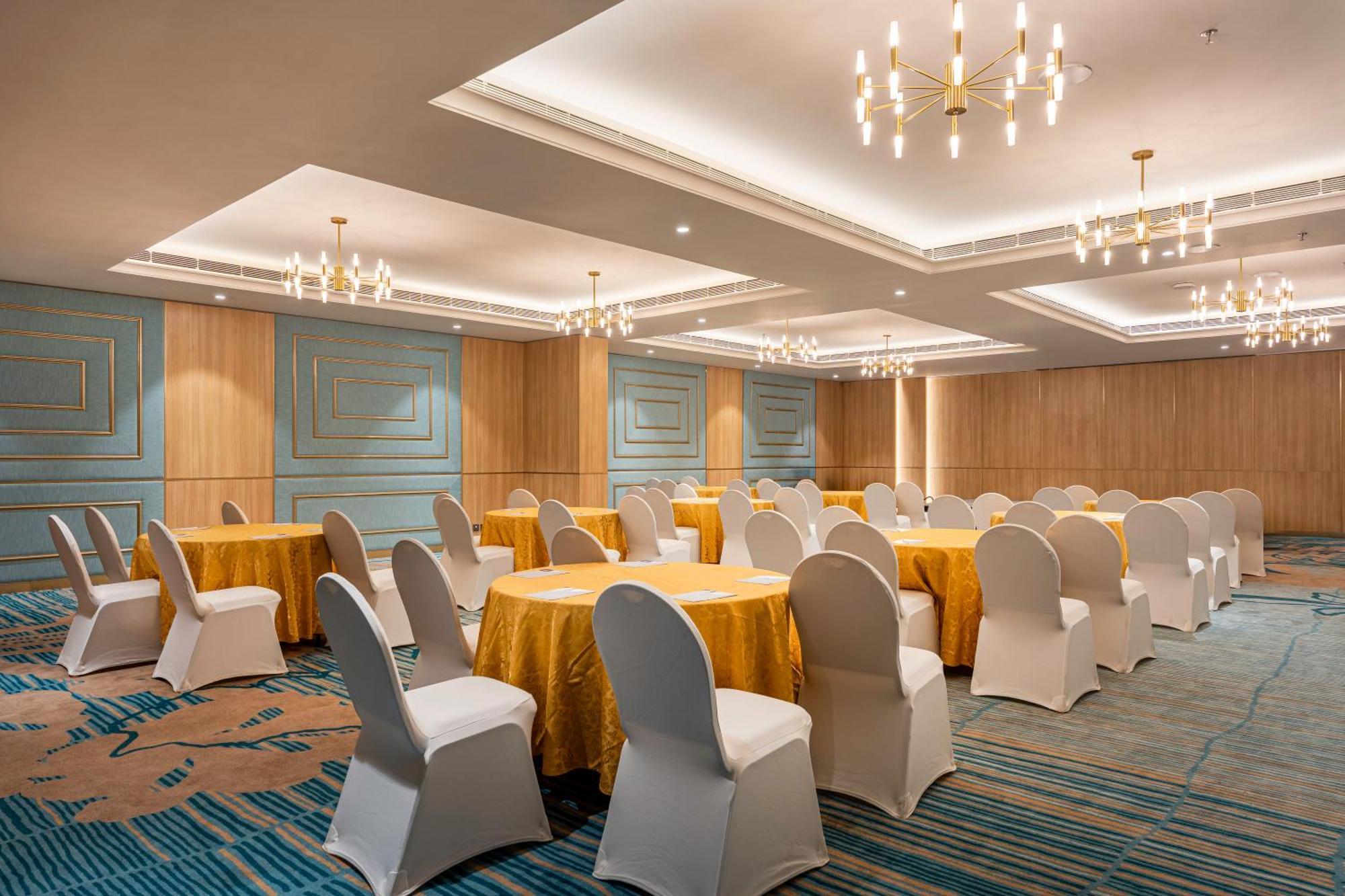 Park Inn & Suites By Radisson Thrissur East Fort ภายนอก รูปภาพ