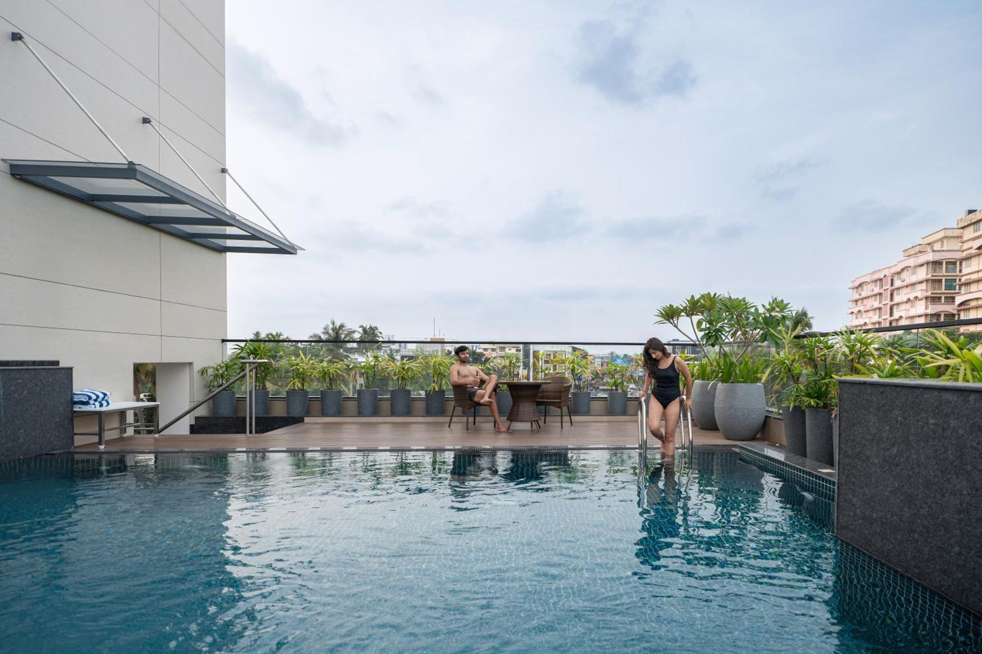 Park Inn & Suites By Radisson Thrissur East Fort ภายนอก รูปภาพ
